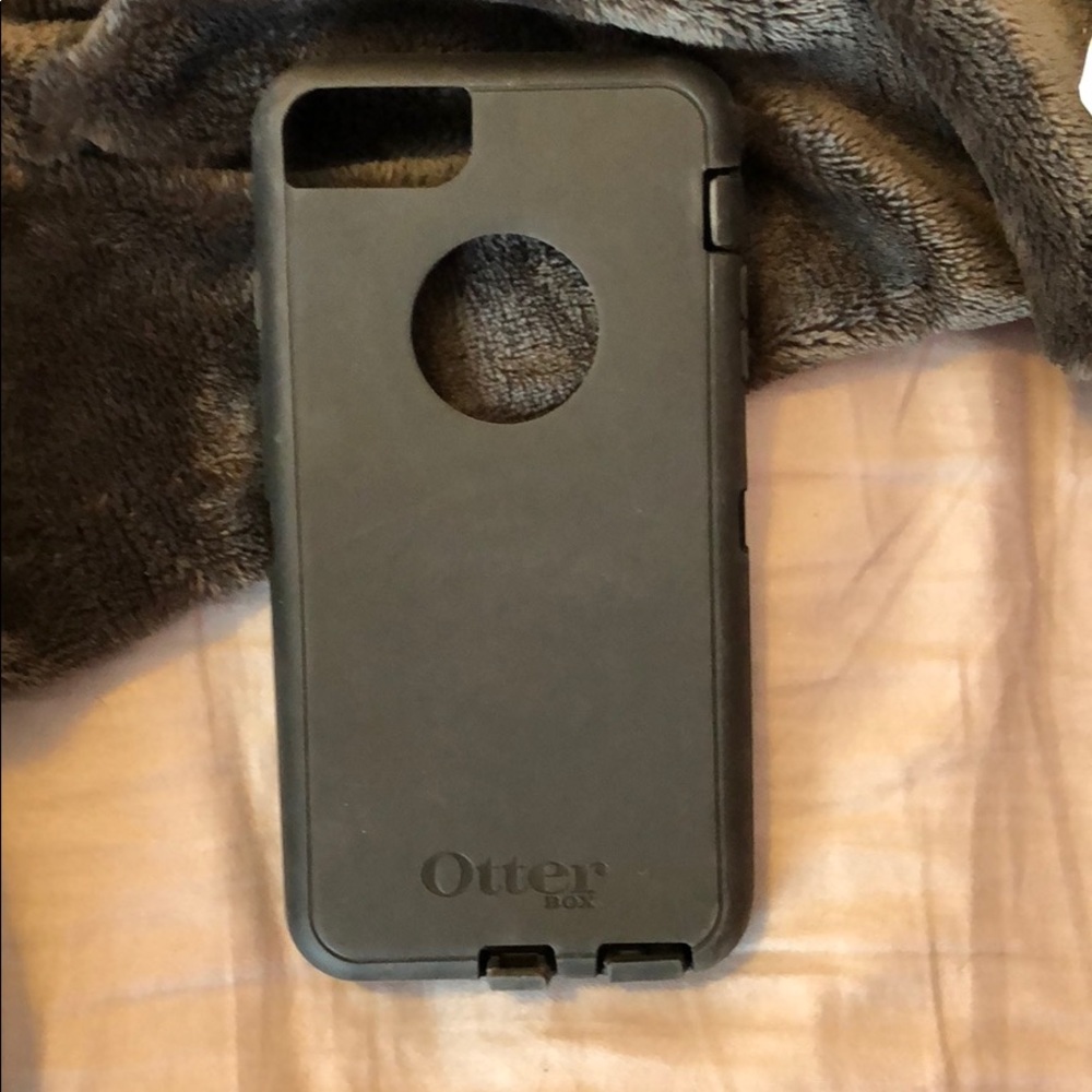 Black iPhone 6 Plus otter box